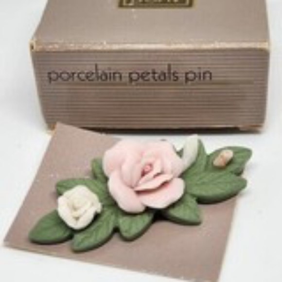 Porcelain Petals Rose Pin - 1987 - Original Box - Touch of Vintage Romance! - Picture 4 of 4